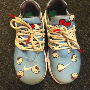 Hello Kitty Air Presto QS Girls size 2 sneakers